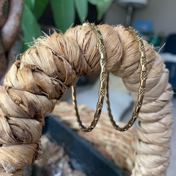 💎Textured hoop earrings - Picture 4 of 6